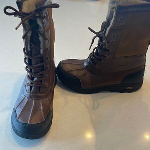 Ugg boots youth size 3 waterproof, excellent condition warm unisex. So nice.